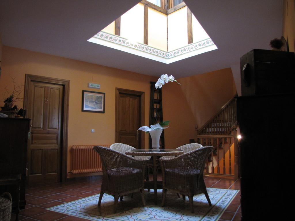 Hostal Rural Huartearena Iza Exteriör bild