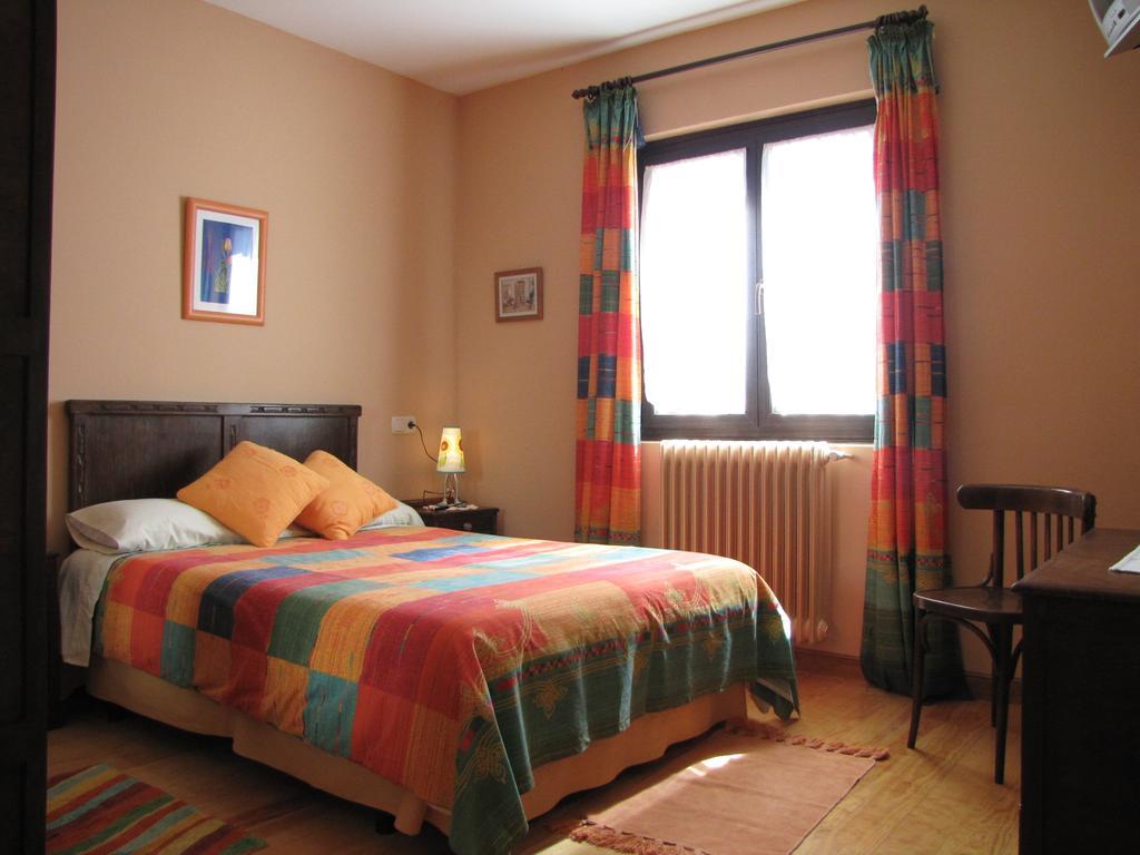 Hostal Rural Huartearena Iza Exteriör bild